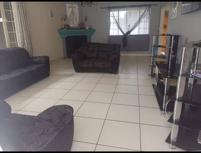 3 BEDROOM HOUSE FOR SALE IN BRENTHURST